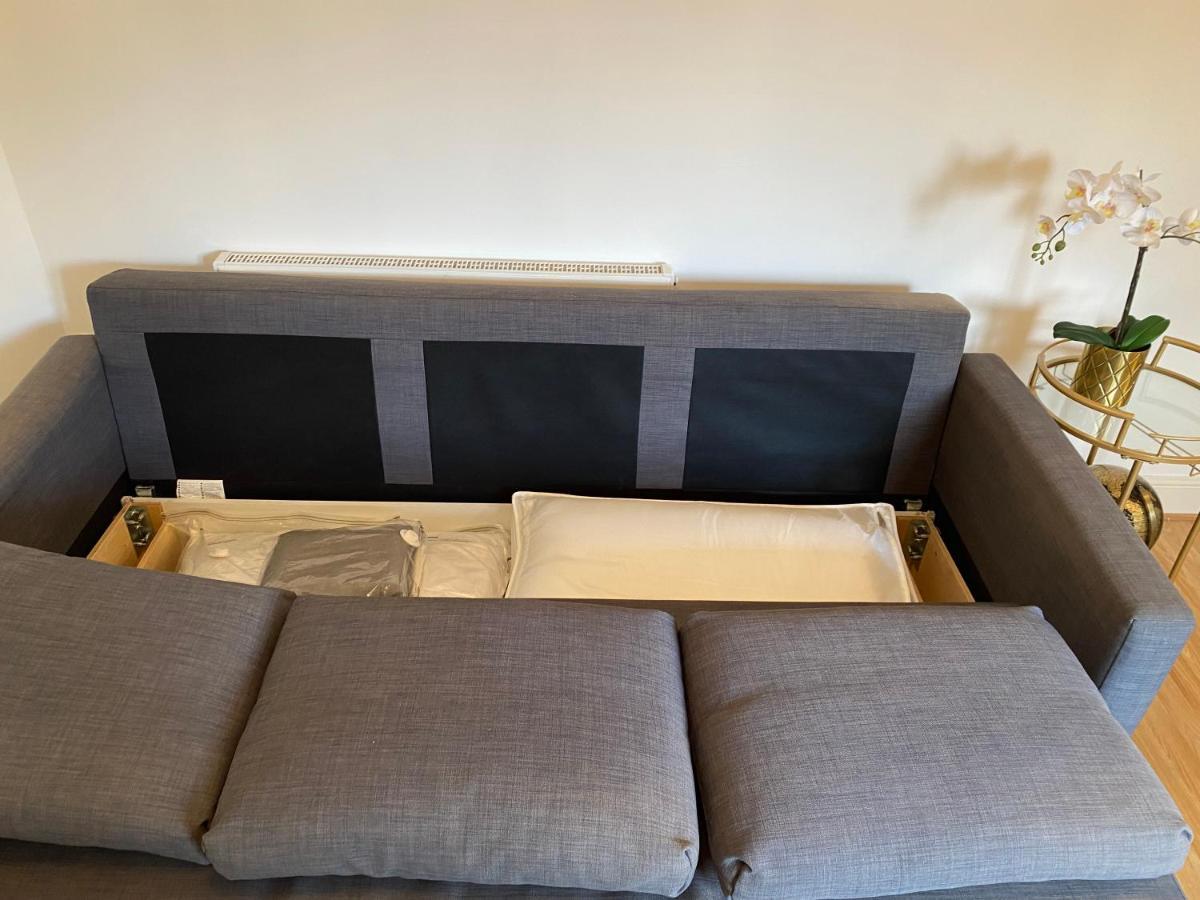 Private House With Free Park For Group Near Wembley Station Villa London Bagian luar foto